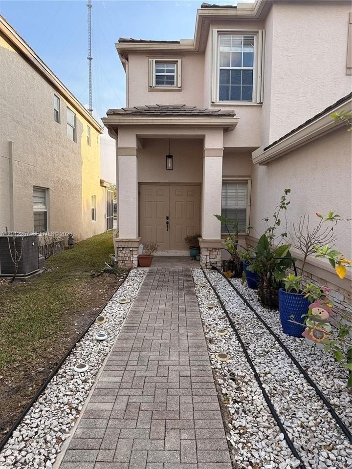 10434 White Pinto Ct - Photo 2 of 10
