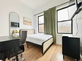 Private Bedroom in 6 Bedroom/1 Bathroom Home - Photo 1 of 1