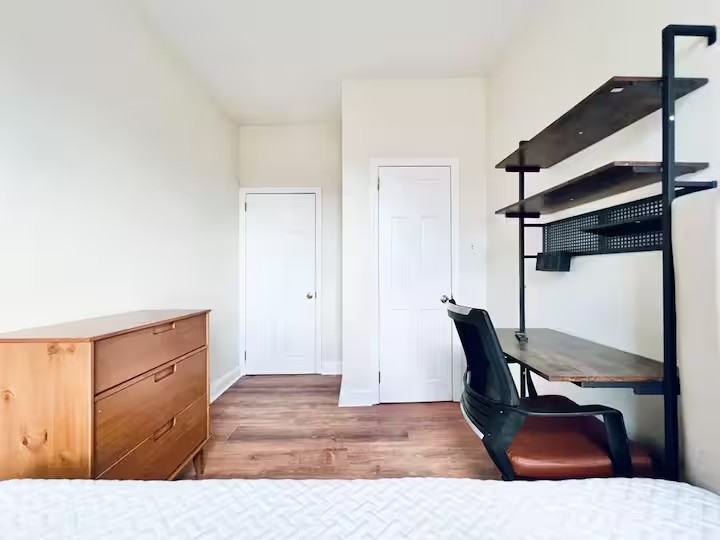Private Bedroom in 4 Bedroom/1 Bathroom Home - Photo 3 of 8