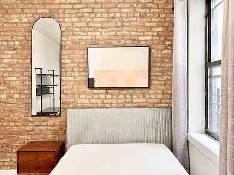 Private Bedroom in 4 Bedroom/2 Bathroom Home - Photo 3 of 6