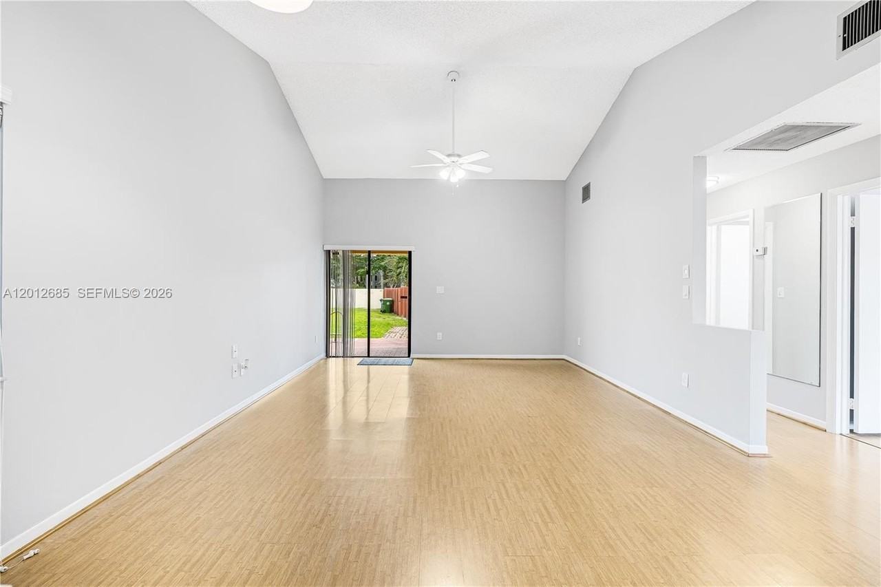 11301 Sw 4th St - Photo 4 of 46