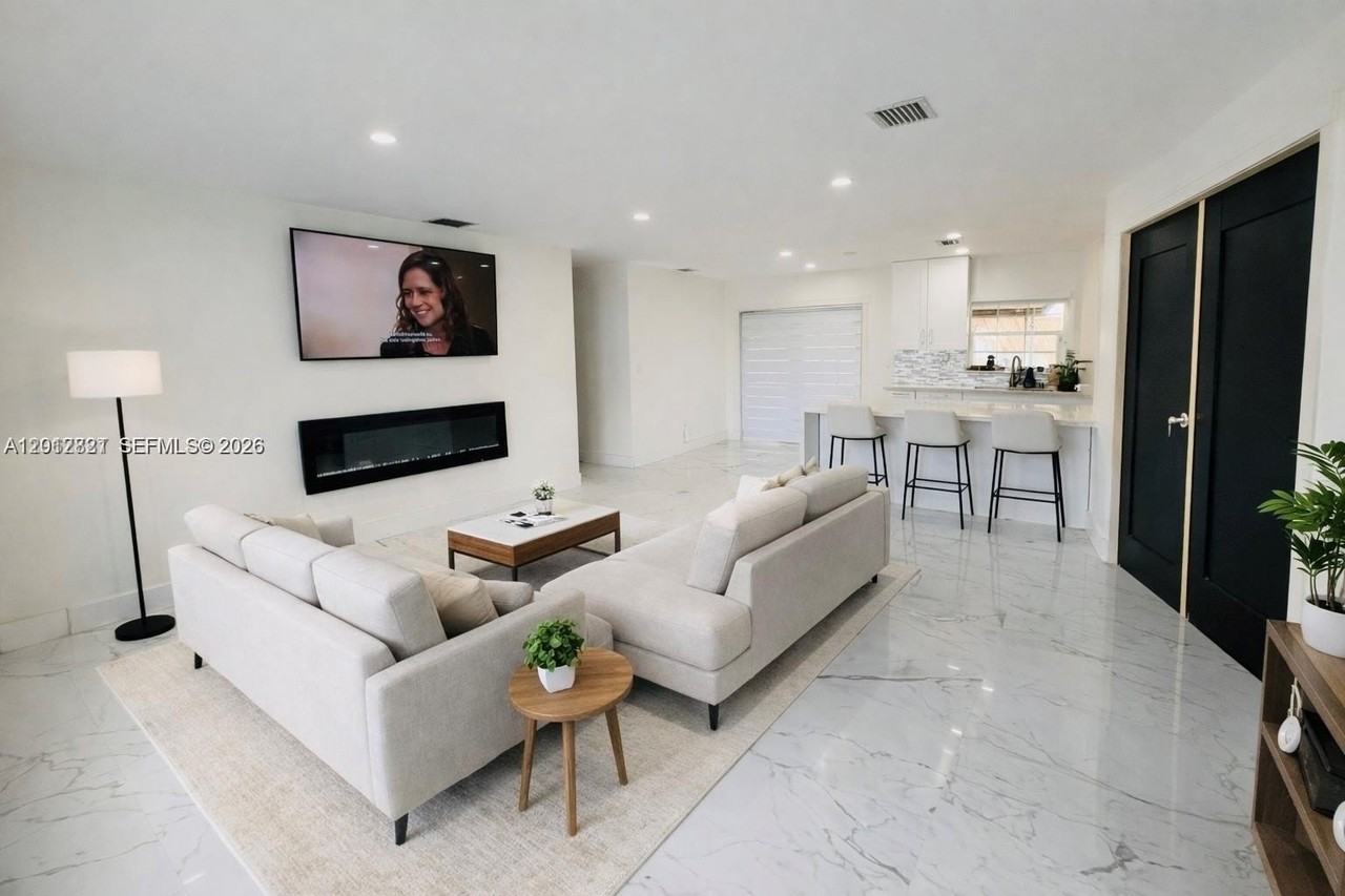 17010 Nw 53rd Ave - Photo 2 of 5