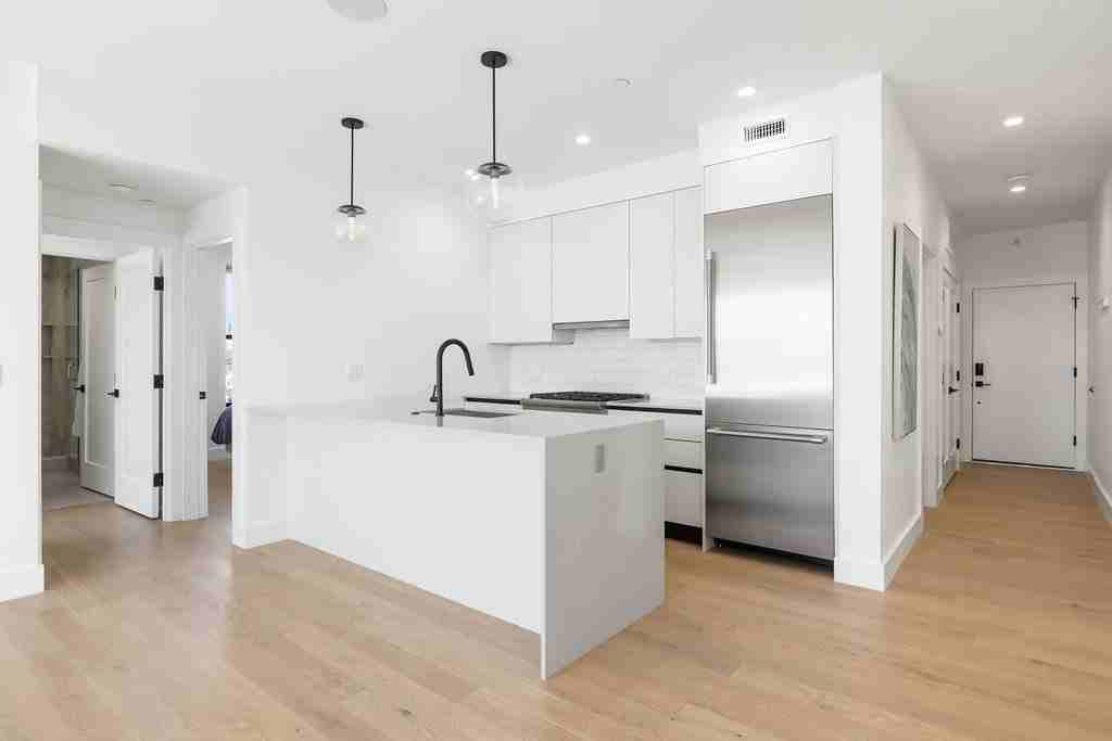 472 W Broadway #501 - Photo 3 of 8