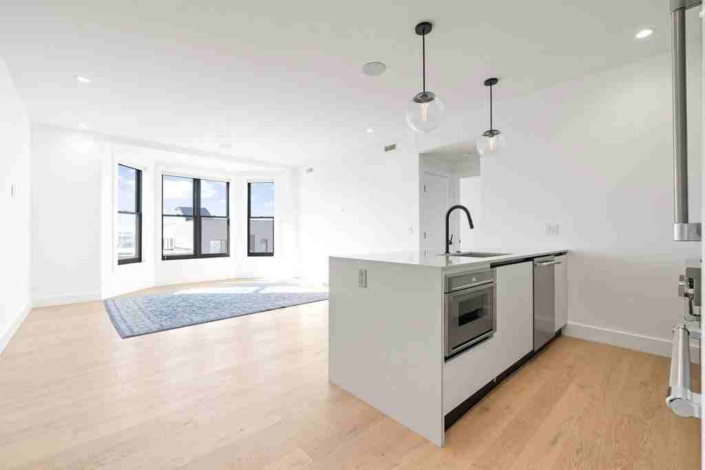 472 W Broadway #501 - Photo 4 of 8