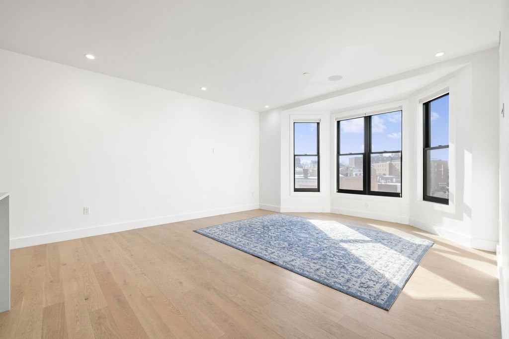 472 W Broadway #501 - Photo 5 of 8