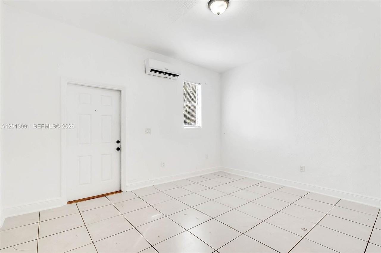50 Nw 79th St #4 - Photo 2 of 6