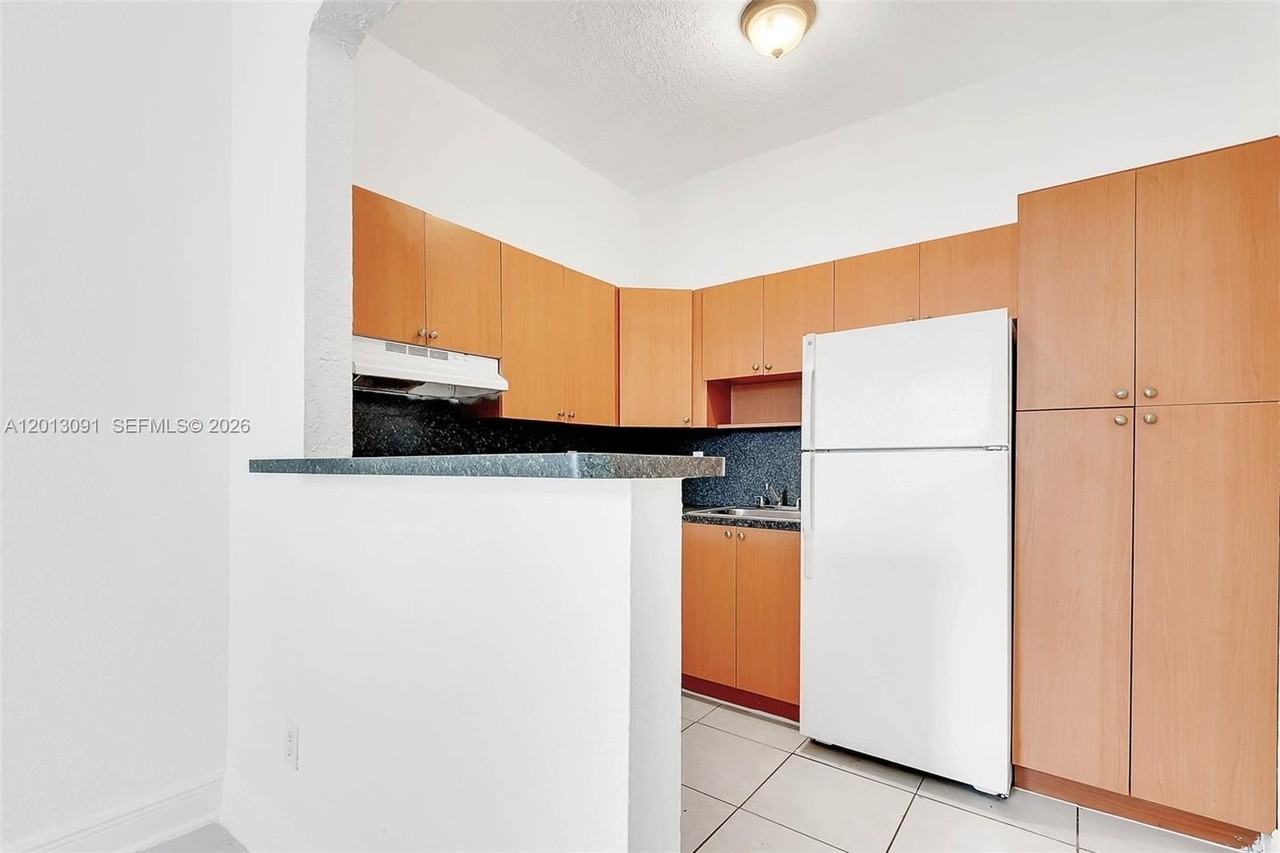 50 Nw 79th St #4 - Photo 5 of 6