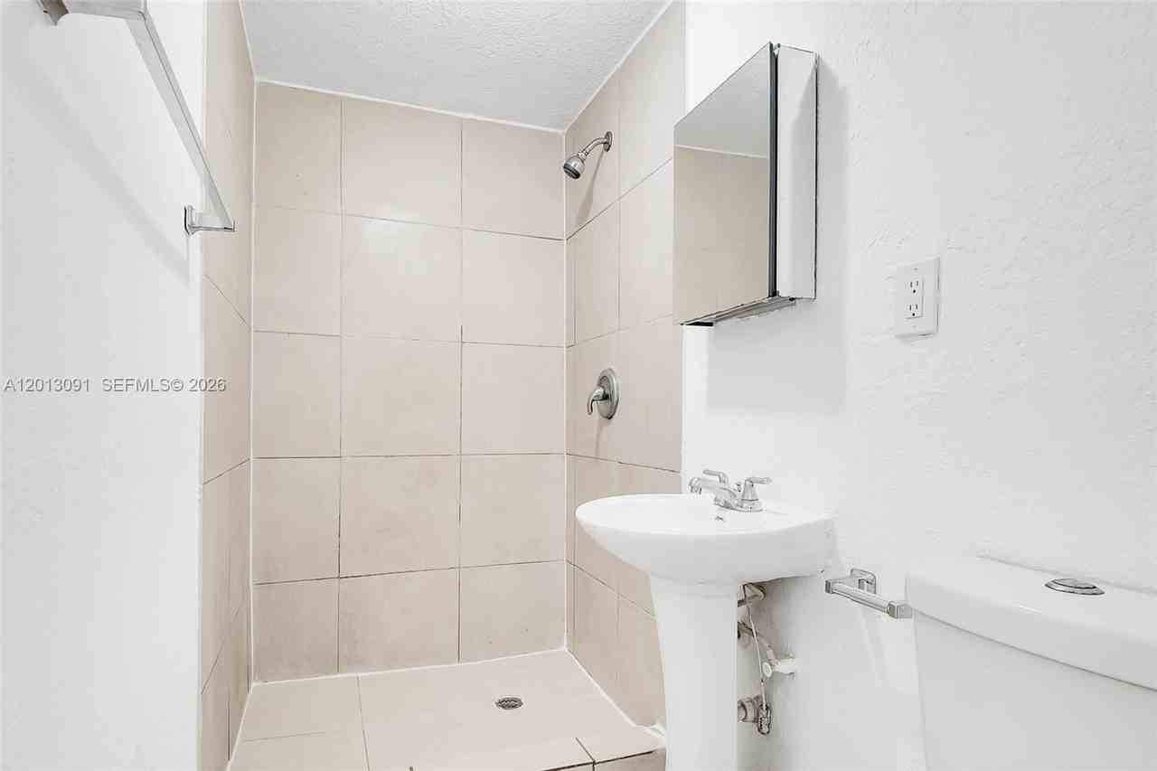 50 Nw 79th St #4 - Photo 6 of 6