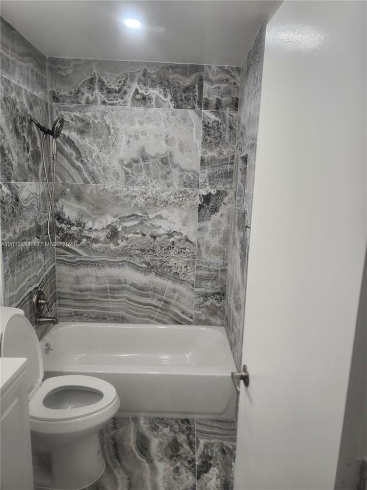 4010 Tree Tops Rd #4010 - Photo 5 of 12