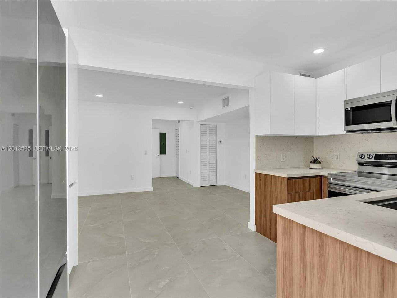 107 Central Ave - Photo 7 of 38