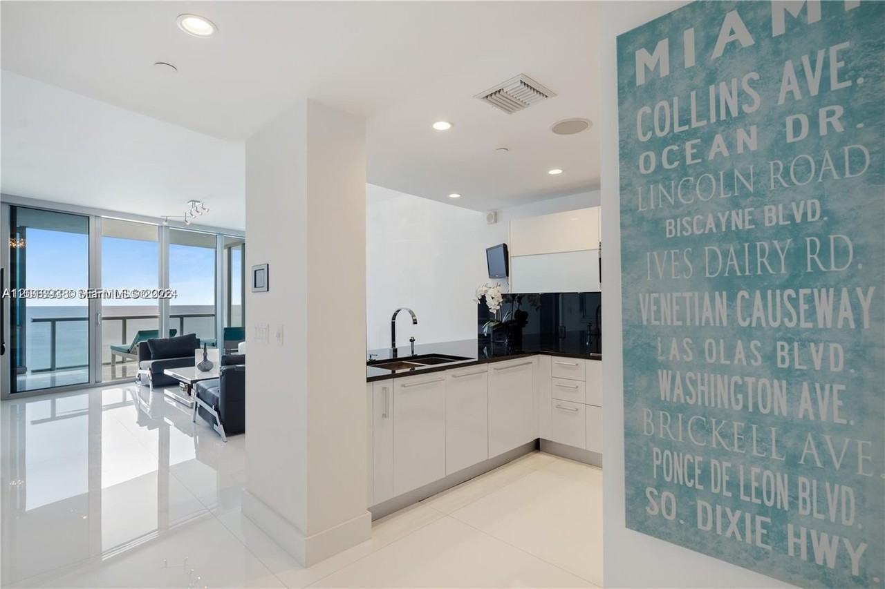 17121 Collins Ave #1703 - Photo 6 of 24