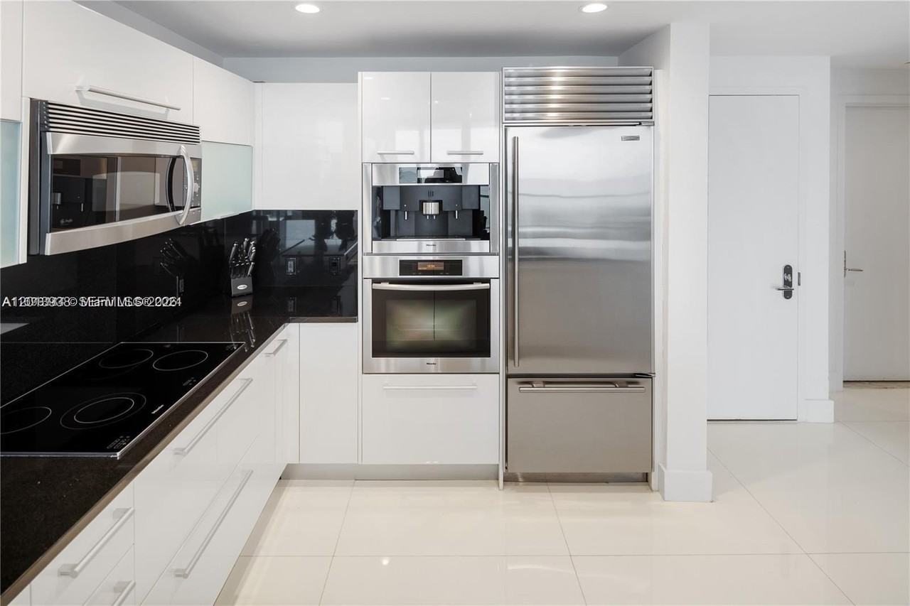 17121 Collins Ave #1703 - Photo 7 of 24