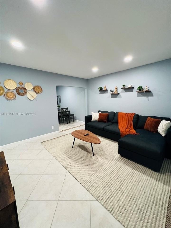280 Nw 55th St #282 - Photo 3 of 19