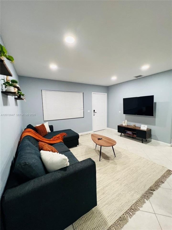 280 Nw 55th St #282 - Photo 4 of 19