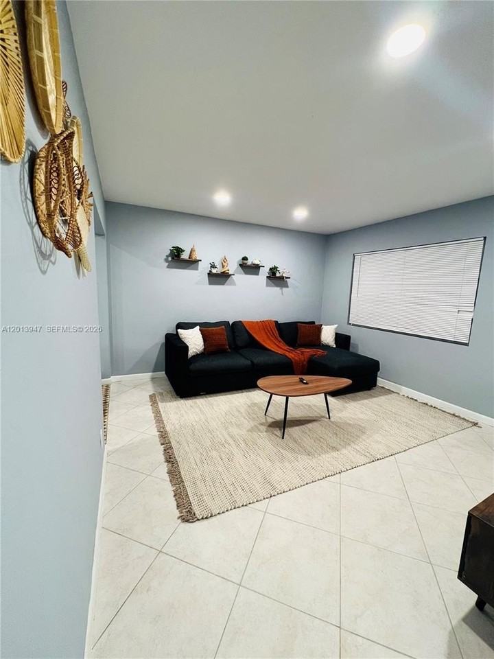 280 Nw 55th St #282 - Photo 5 of 19