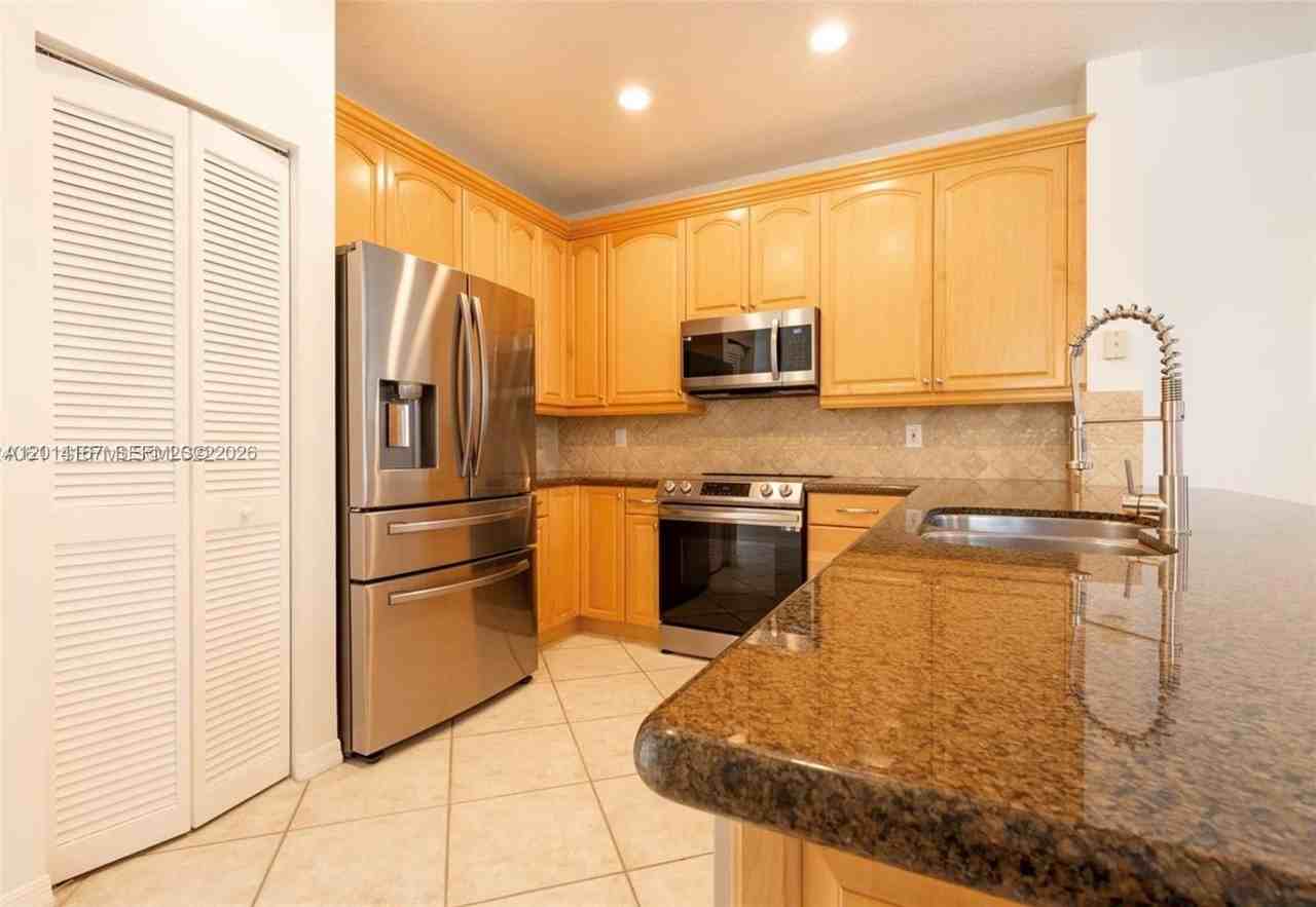 618 Willow Bend Rd #618 - Photo 6 of 9