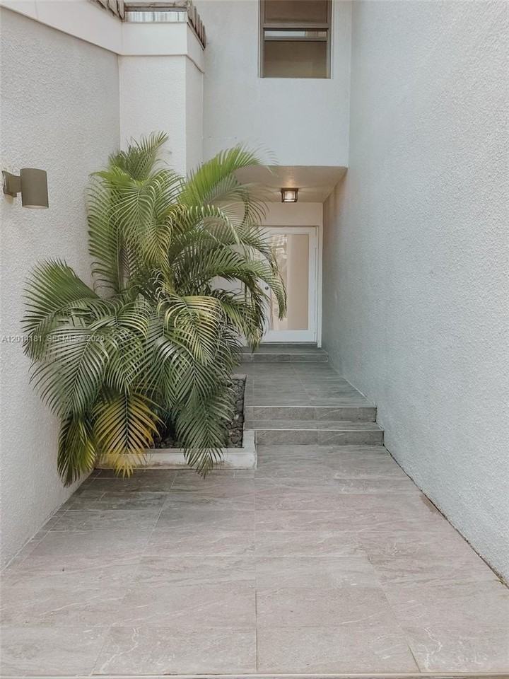 316 Poinciana Dr #808 - Photo 2 of 10