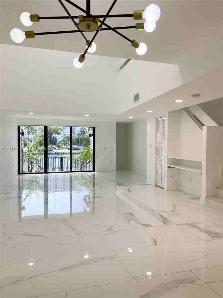 316 Poinciana Dr #808 - Photo 4 of 10