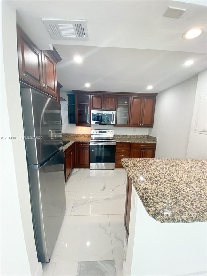 316 Poinciana Dr #808 - Photo 6 of 10