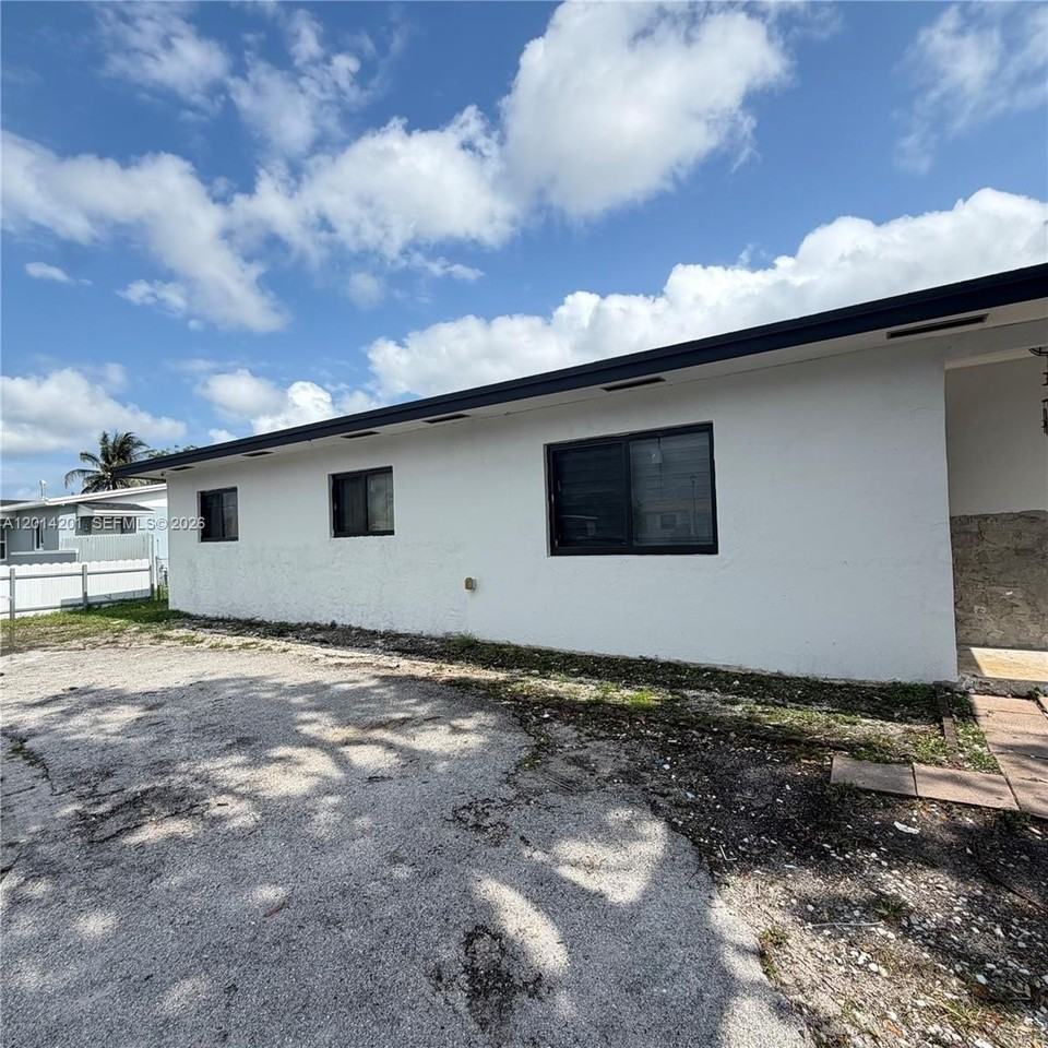 1410 Nw 199th St