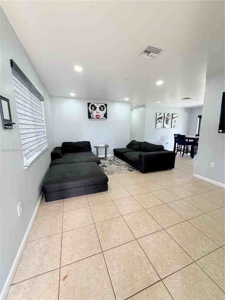 1410 Nw 199th St - Photo 2 of 15