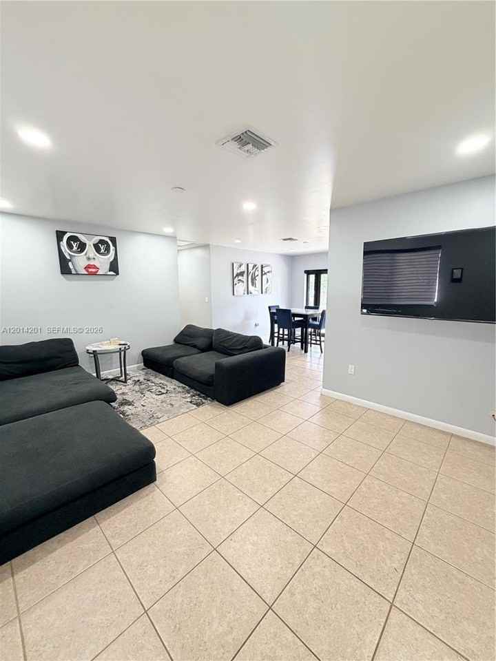 1410 Nw 199th St - Photo 3 of 15