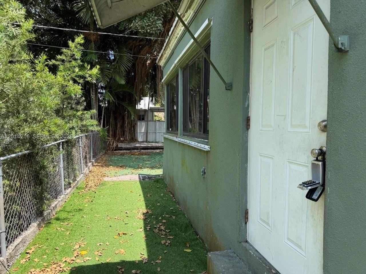 4761 Nw 11th Ave #REAR - Photo 4 of 9