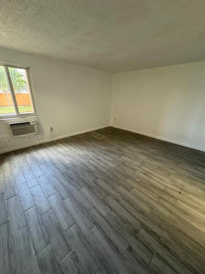 7010 Nw 186th St #5-102A - Photo 5 of 12