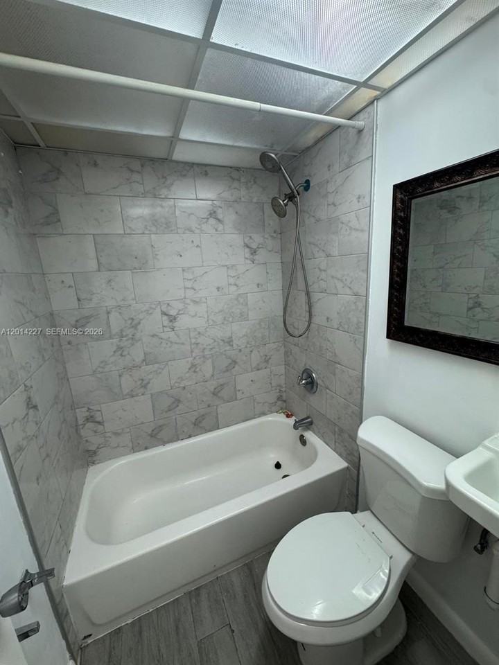 7010 Nw 186th St #5-102A - Photo 6 of 12