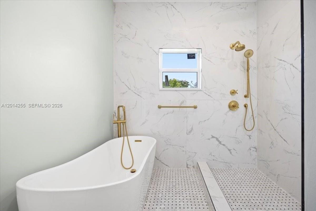 930 34th St - Photo 2 of 17