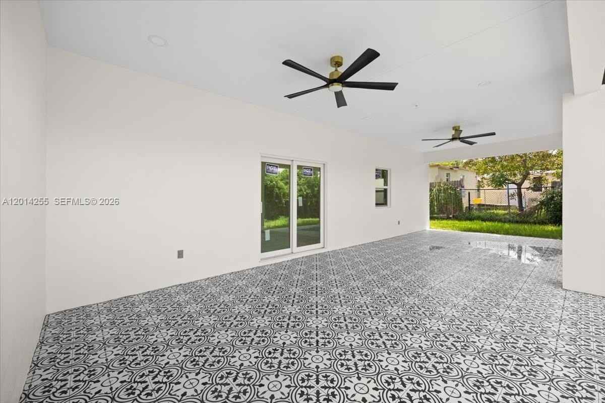 930 34th St - Photo 7 of 17