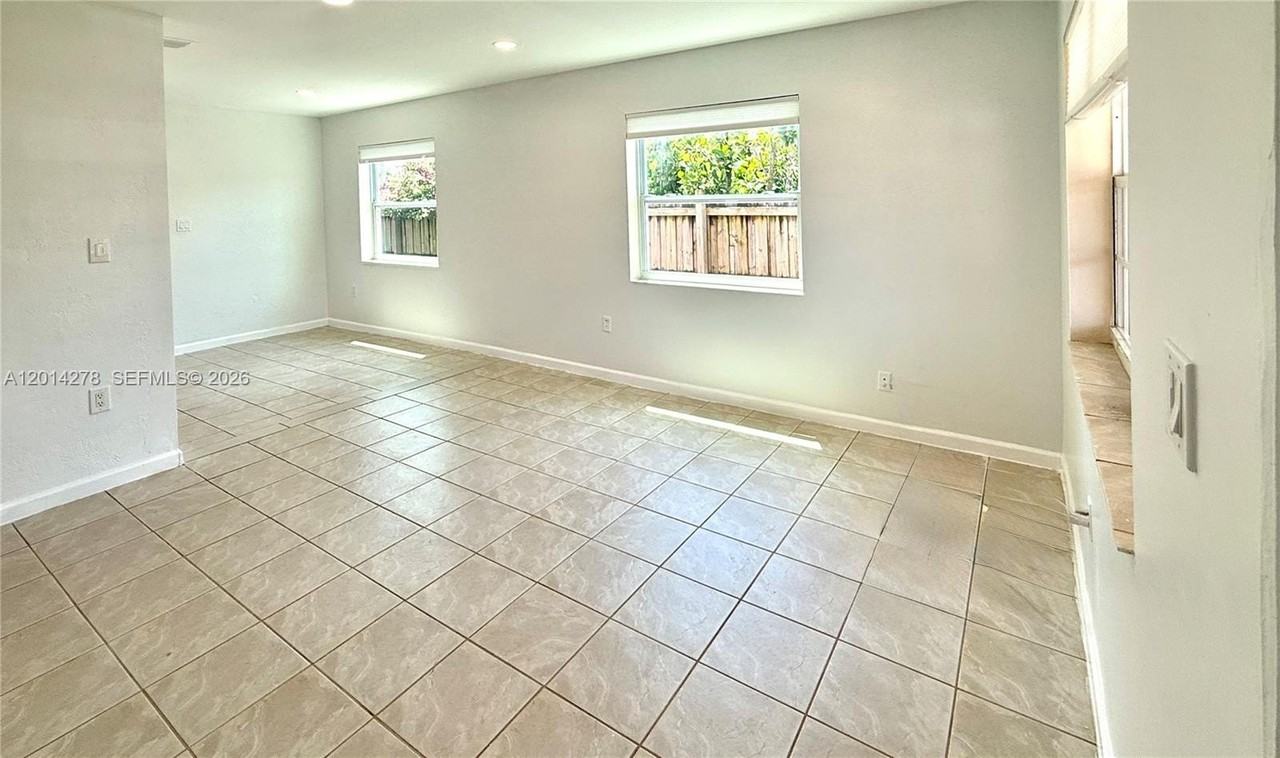 2318 Dewey St - Photo 5 of 28