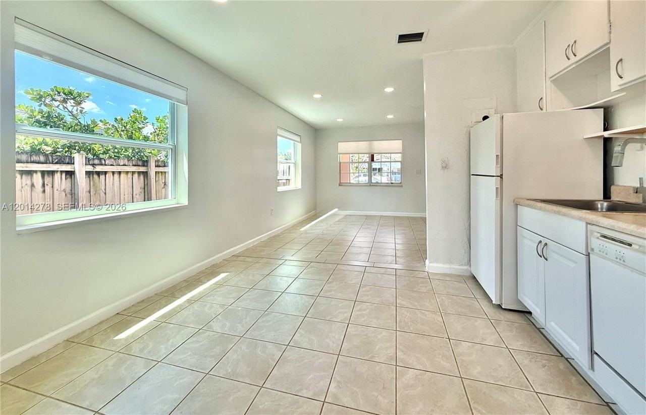 2318 Dewey St - Photo 7 of 28