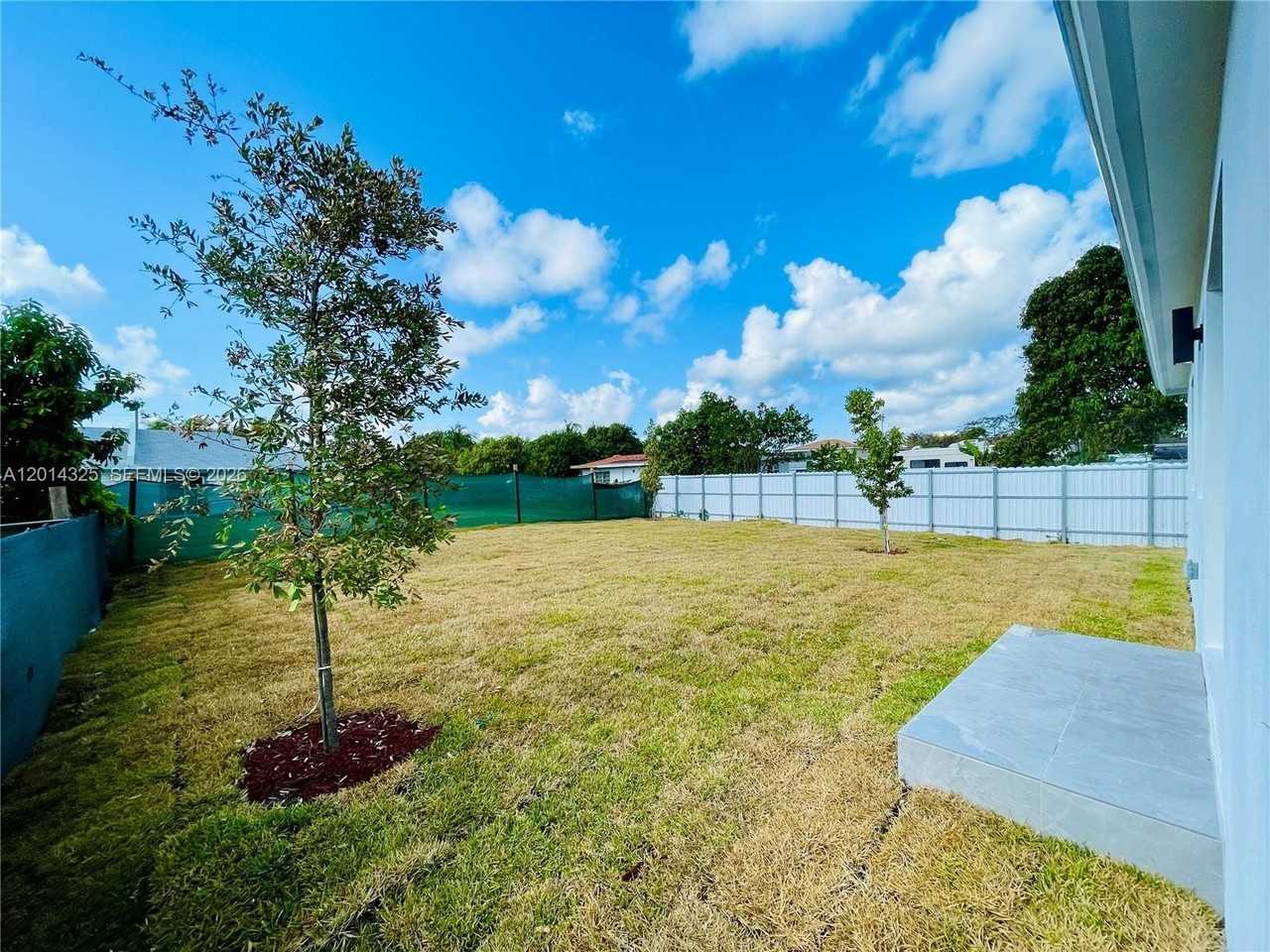 12132 Sw 218th St #12132 - Photo 2 of 12