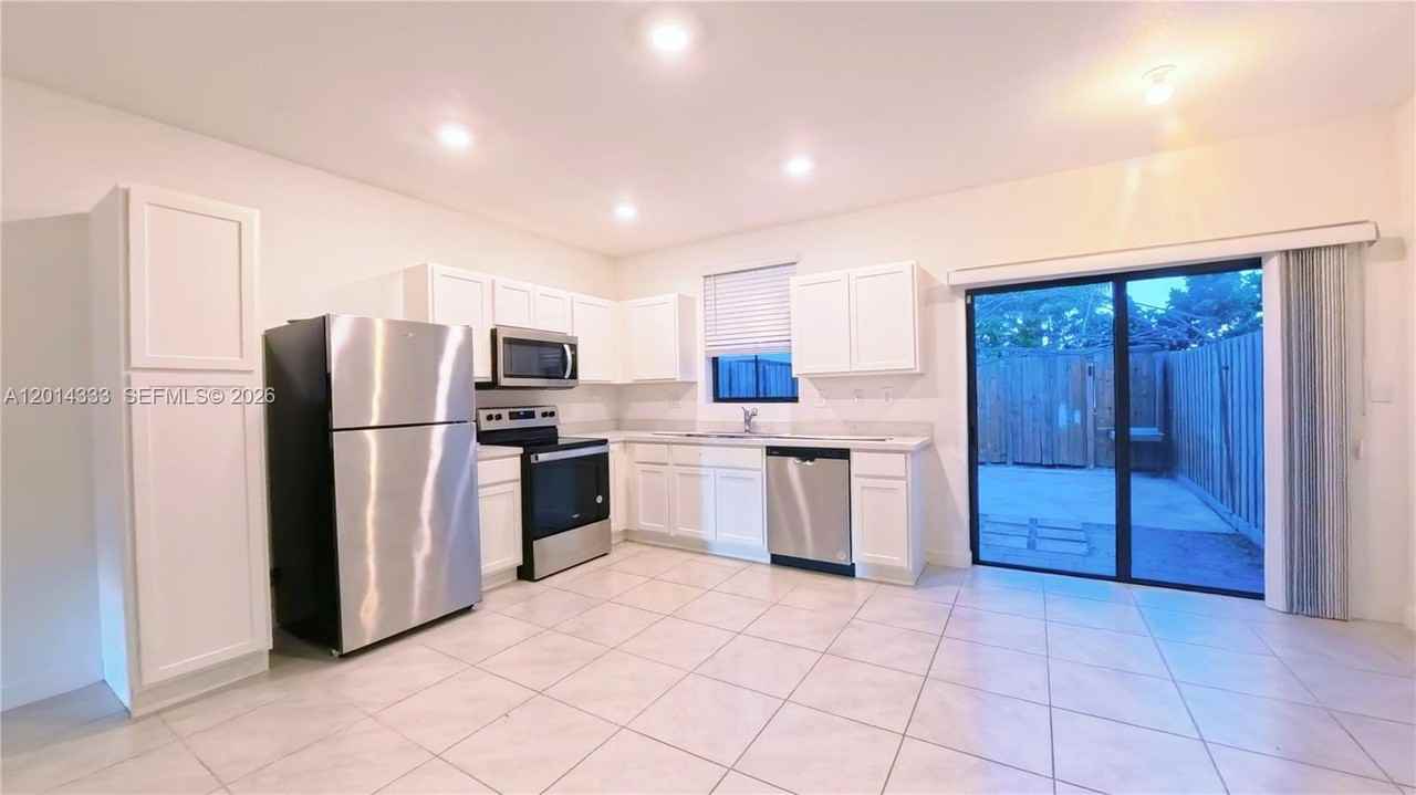 1232 Ne 5th Ct #1232 - Photo 4 of 48