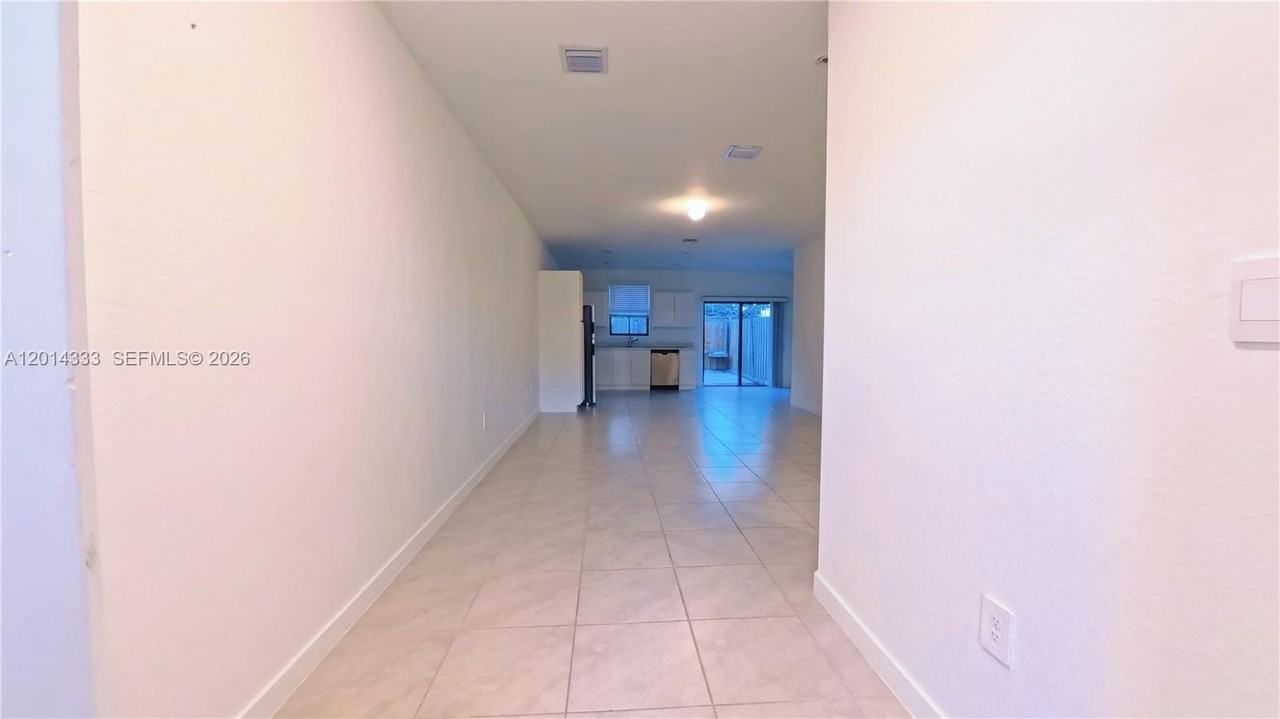 1232 Ne 5th Ct #1232 - Photo 7 of 48