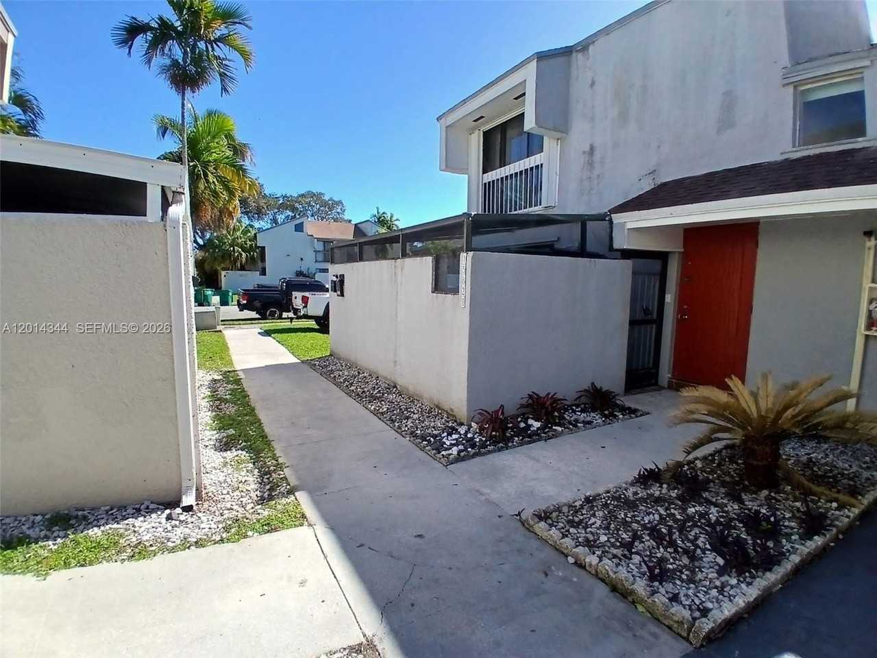 15820 Sw 91st Ct #C - Photo 3 of 24