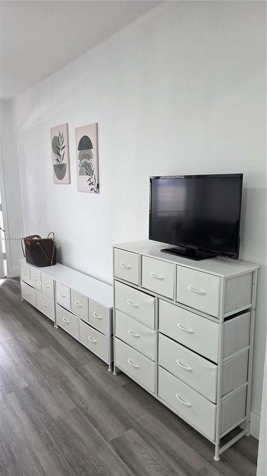 761 Euclid Ave #4 - Photo 3 of 22