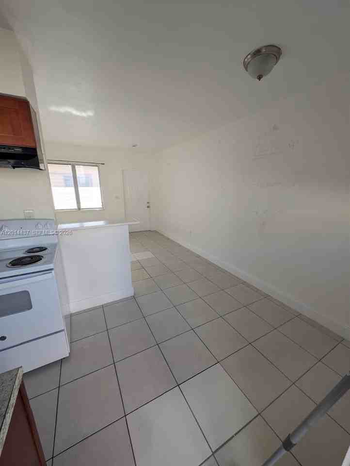 1270 Ne 139th St #2 - Photo 3 of 7
