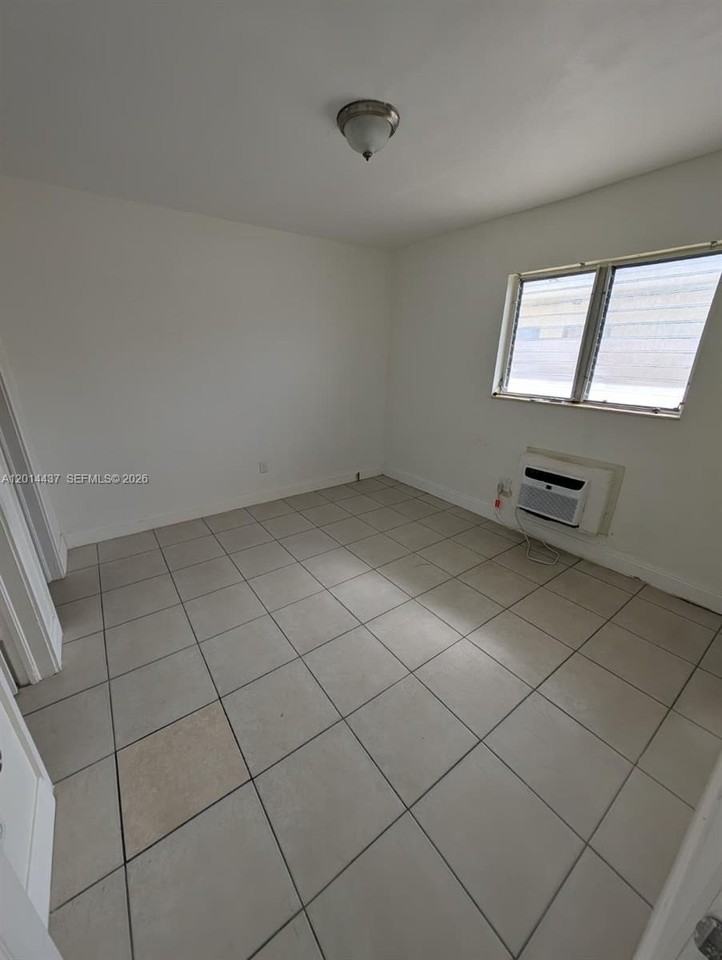 1270 Ne 139th St #2 - Photo 5 of 7