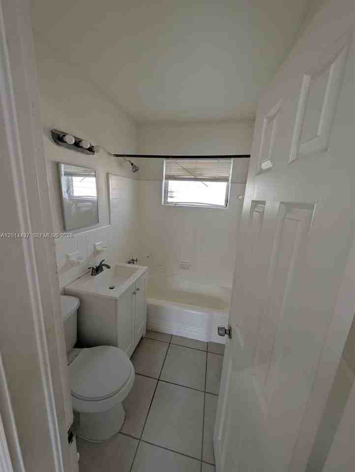 1270 Ne 139th St #2 - Photo 6 of 7