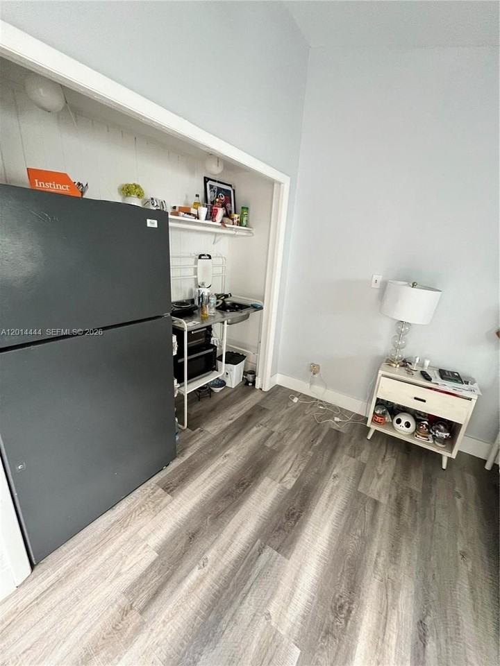 1412 Ne 17th Ct #1-2 - Photo 3 of 9