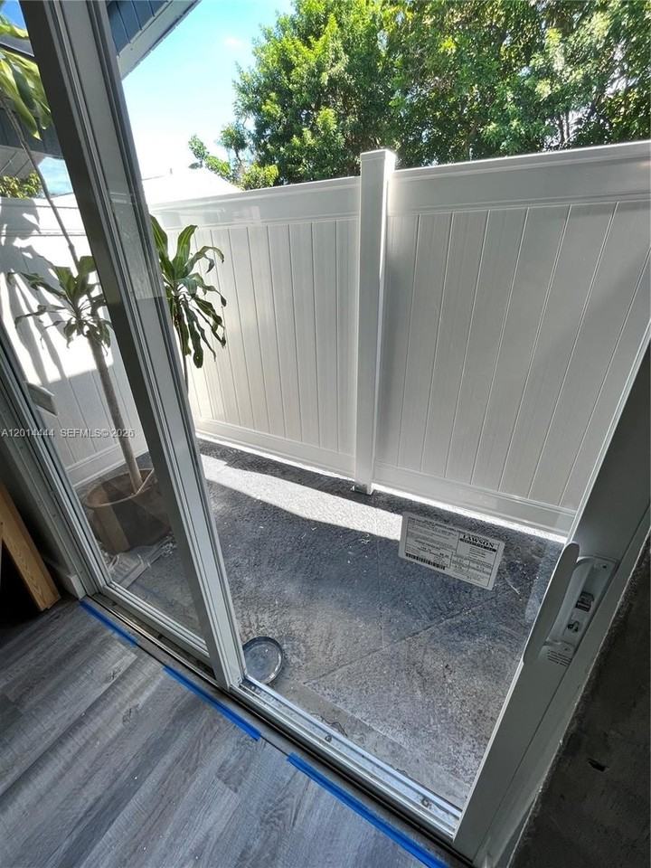 1412 Ne 17th Ct #1-2 - Photo 5 of 9