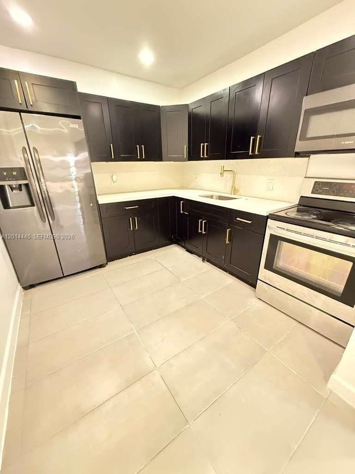 504 Nw 15th Ave #A - Photo 2 of 8