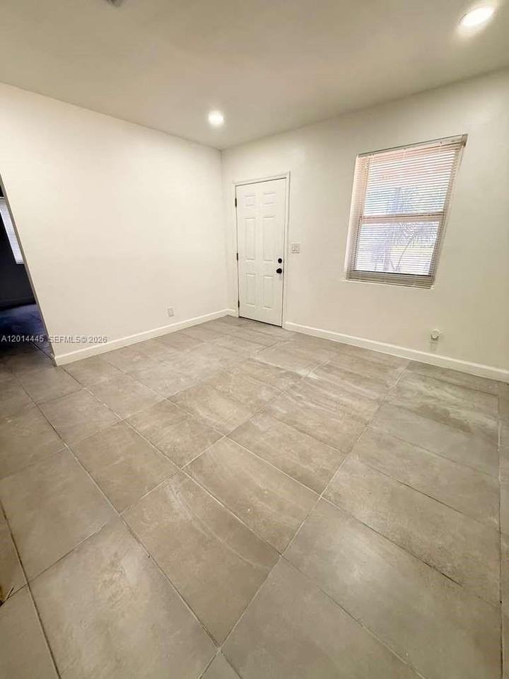 504 Nw 15th Ave #A - Photo 4 of 8