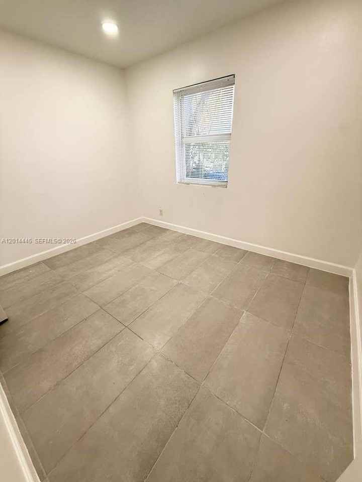 504 Nw 15th Ave #A - Photo 6 of 8
