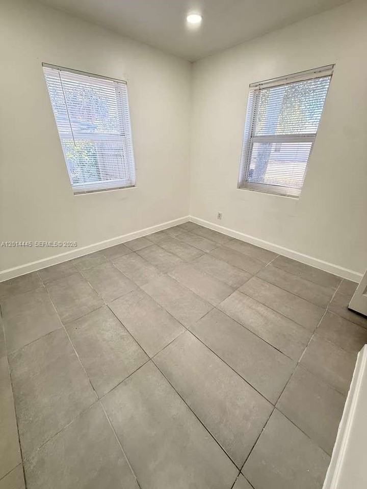 504 Nw 15th Ave #A - Photo 7 of 8
