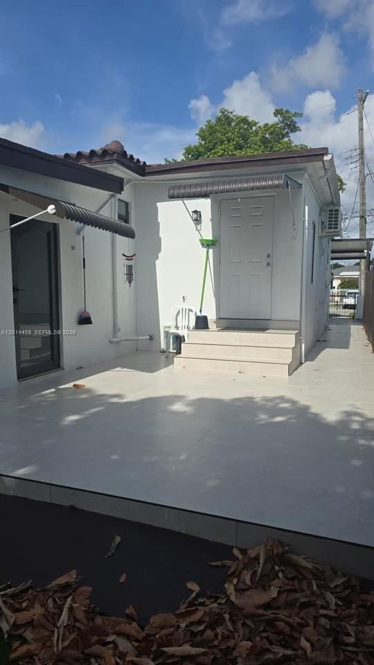 801 Nw 35th Ave #0 - Photo 2 of 17