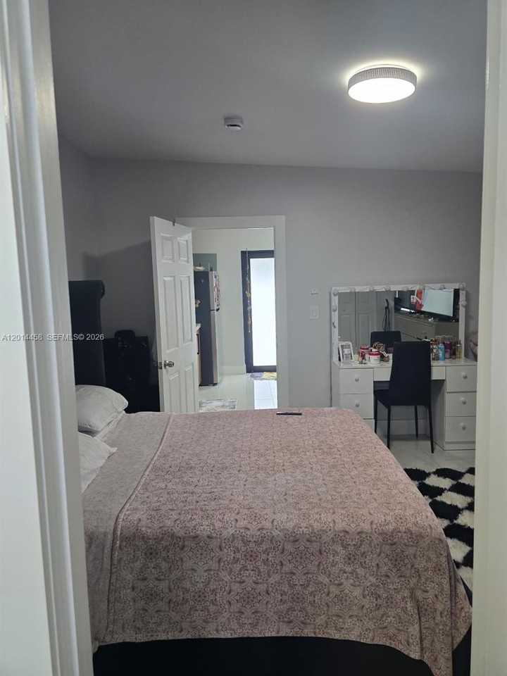 801 Nw 35th Ave #0 - Photo 4 of 17