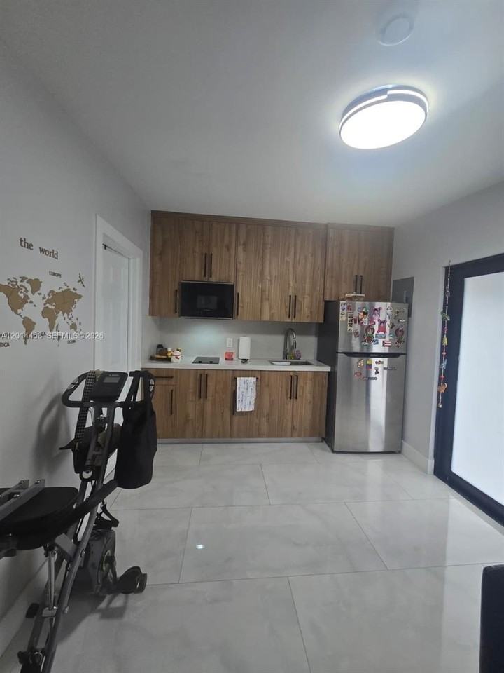 801 Nw 35th Ave #0 - Photo 5 of 17